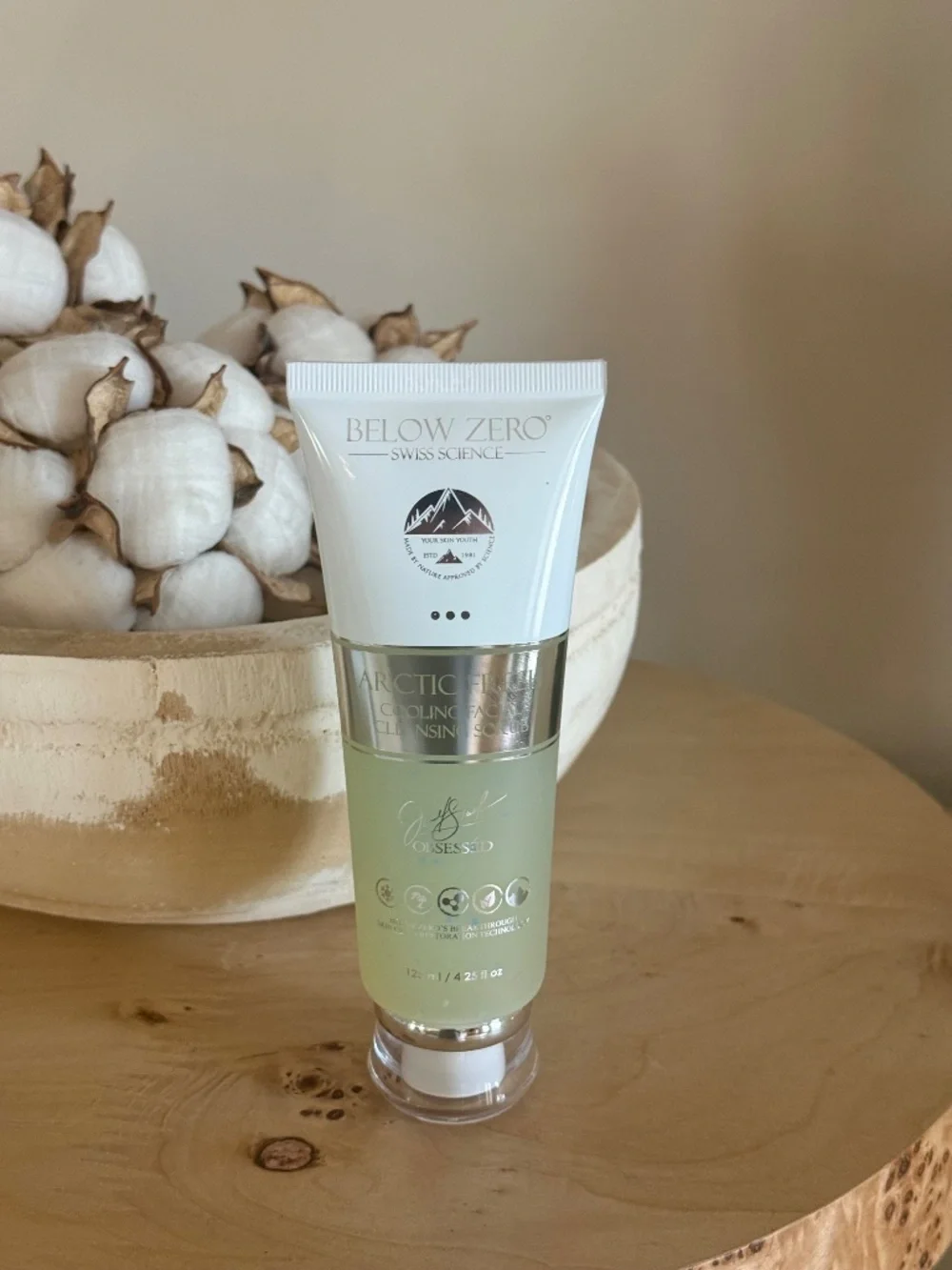 Below Zero Swiss Science Arctic Fresh Cooling Facial Cleansing Scrub